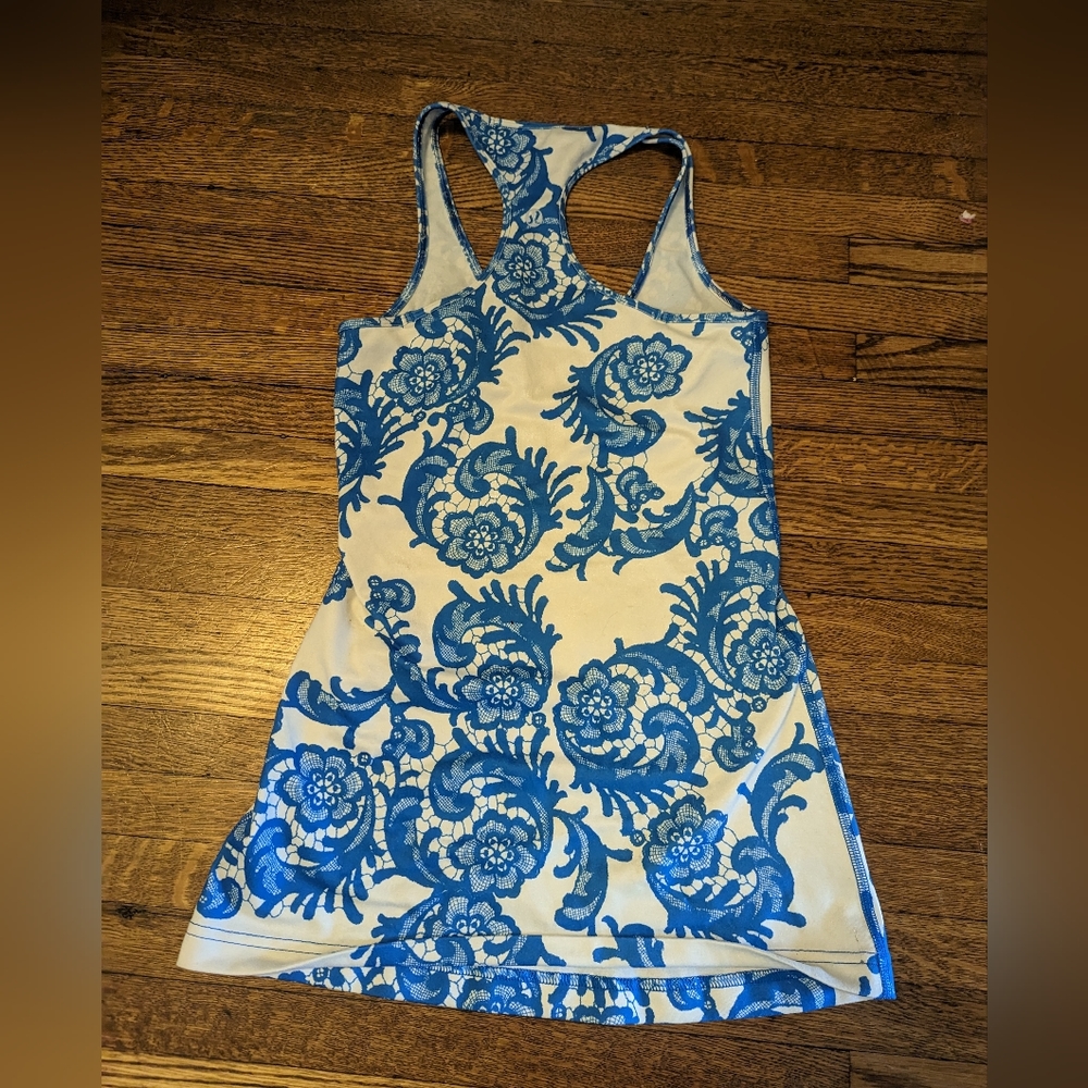 Lululemon tank